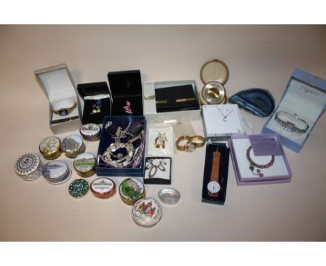 A BOX OF COSTUME JEWELLERY AND COLLECTABLES TO INCLUDE CERAMIC TRINKET POTS FOSSIL PURSE, WATCHES ETC. 