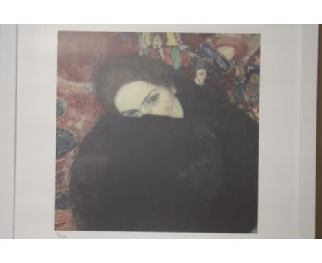 A FRAMED AND GLAZED LIMITED EDITION GUSTAV KLIMT PRINT OF A WOMAN WRAPPED IN A BLANKET 38/200 WITH CERTIFICATE AND TREC BLIND