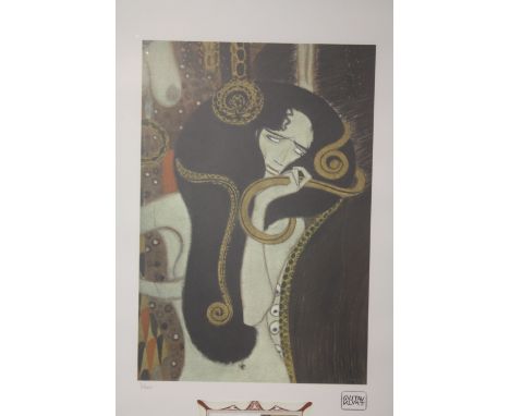 A FRAMED AND GLAZED LIMITED EDITION GUSTAV KLIMT MODERNIST PRINT OF A LADY 3/200 WITH CERTIFICATE AND TREC BLIND STAMP LOWER 