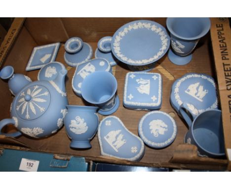 A TRAY OF BLUE WEDGWOOD JASPERWARE TO INCLUDE A TEAPOT, COMPORT ETC. 