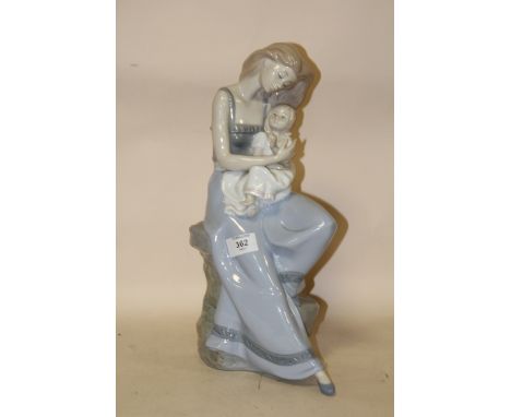 A LARGE NAO FIGURE OF A MOTHER AND CHILD, H 37 CM