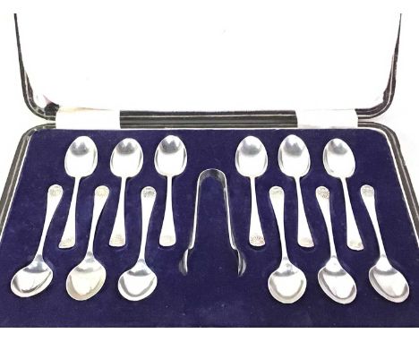 SET OF TWELVE GEORGE V SILVER TEASPOONS WITH TONGS, COOPER BROTHERS, SHEFFIELD 1922 with fitted presentation caseQty: 167g gr