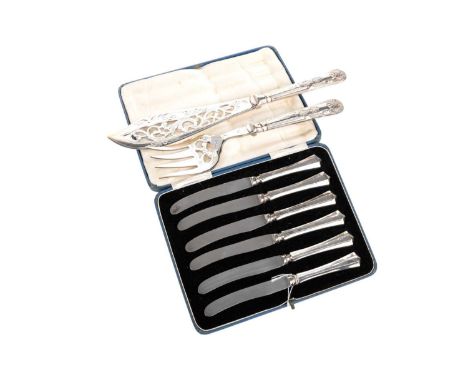 SET OF SIX SILVER HANDLED TEA KNIVES, each with faceted handle, in fitted case, along with a pair of silver handled fish serv