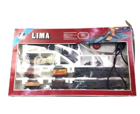 VINTAGE LIMA TRAIN SET, ALONG WITH THREE LIMA CARRIAGES all boxedQty: 4