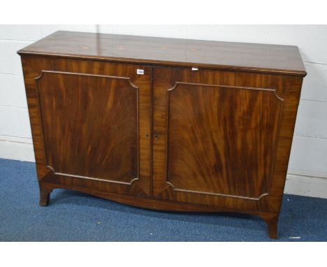 A 20TH CENTURY GEORGIAN STYLE MAHOGANY TWO DOOR CABINET, on outsplayed bracket feet, width 139cm x depth 48cm x height 94cm