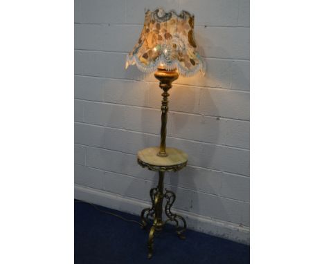 AN EARLY 20TH CENTURY BRASS AND ONYX STANDARD LAMP, with a triple light fitting from converted from an oil lamp, central circ