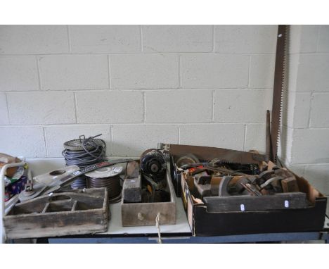 FOUR TRAYS CONTAINING VINTAGE CARPENTRY TOOLS, three cable reels and other tools, including three 22ins wooden planes, two co