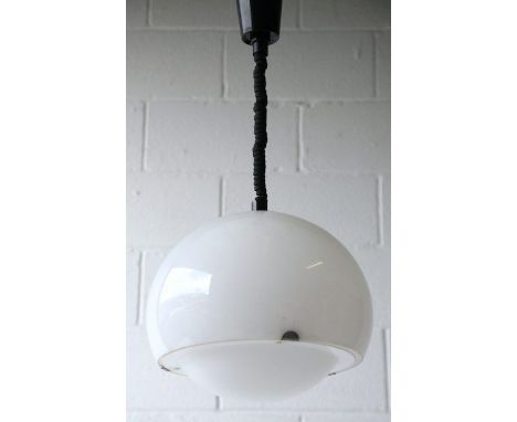 An original 1970's Italian retro vintage rise and fall pendant ceiling lamp / light fixture comprising of a white coloured sp