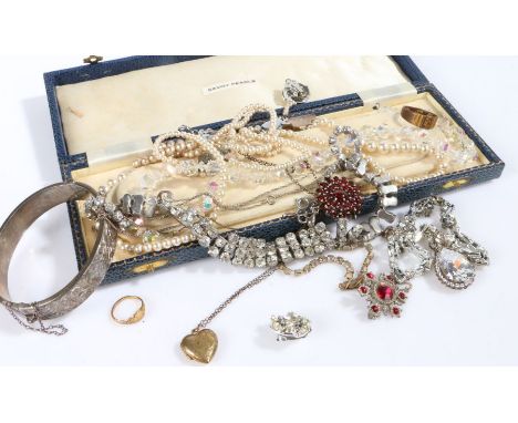 Collection of costume jewellery to include a silver bangle, rolled gold ring and locket, necklaces ect housed within a leathe