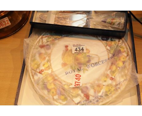 Boxed Royal Worcester cake platter and matching slice in Fruit Basket pattern. Not available for in-house P&amp;P. 
