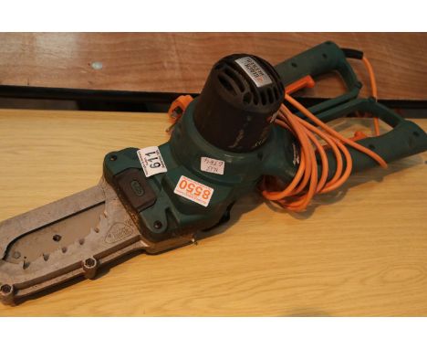 Black and Decker GK1000 alligator saw. Not available for in-house P&P.Condition Report: All electrical items in this lot have