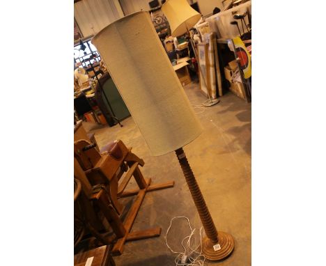 Unusual spiral turned retro floor lamp. Not available for in-house P&P.Condition Report: All electrical items in this lot hav