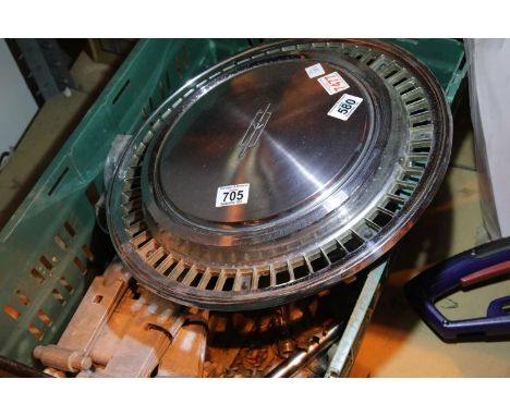 Vintage American car wheel trim and some heavy duty gate hinges. Not available for in-house P&amp;P 