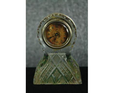 J.D. Bergen cut glass mantle clock. Made in the USA Circa 1900. H.14cm. 
