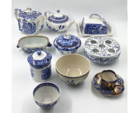 A miscellaneous collection of blue and white porcelain to include a hand painted 19th century Chinese tureen and a Doulton co