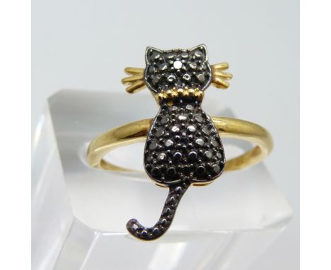 A silver gilt cat ring set with two black diamond accents, V 