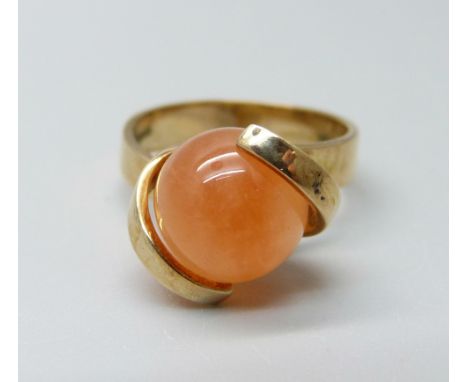 A 9ct gold, peach moonstone designer ring, 5g, M 