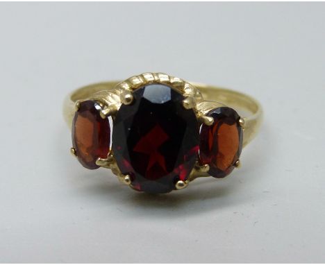 A 9ct gold and red stone ring, 1.9g, O 