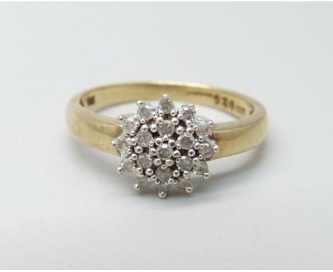 A 9ct gold and diamond ring, 2.6g, P 