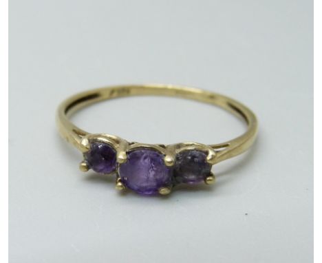 A 9ct gold, three stone amethyst ring, 1.2g, R 