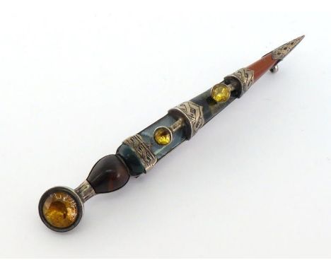 A late Victorian silver and agate dirk brooch, the pommels each set with a foil backed stone, 9cm long, 12.3gms CONDITION: de