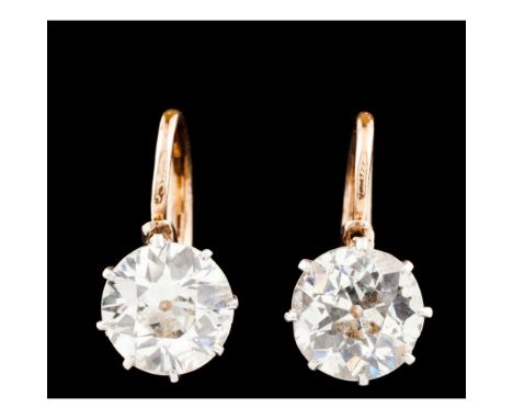 A solitary pair of earringsGoldSet with two Europa brilliant cut diamonds, one (ca. 105ct) and the other (ca. 108ct) possibly