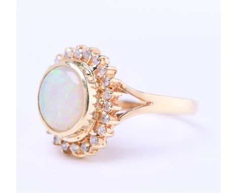 14 kt yellow gold entourage ring set with cabochon cut oval opal and 22 brilliant cut diamonds of 0.01ct. diamond quality: SI