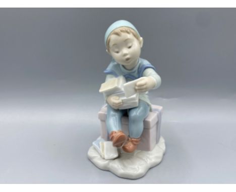 Lladro figure 6898 Delivering Magic in good condition - height 15.5cm