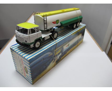 A Boxed Original French Dinky #887 Unic Articulated Tanker 'BP', white/green/yellow tractor and trailer, six hoses, electric 