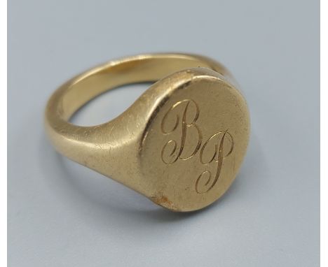 An 18ct gold gentleman's signet ring, size R, 16 grams 