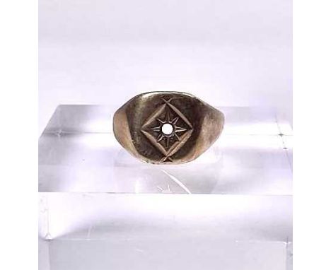 A 9ct gold signet ring, hallmarks for London, 5.4g