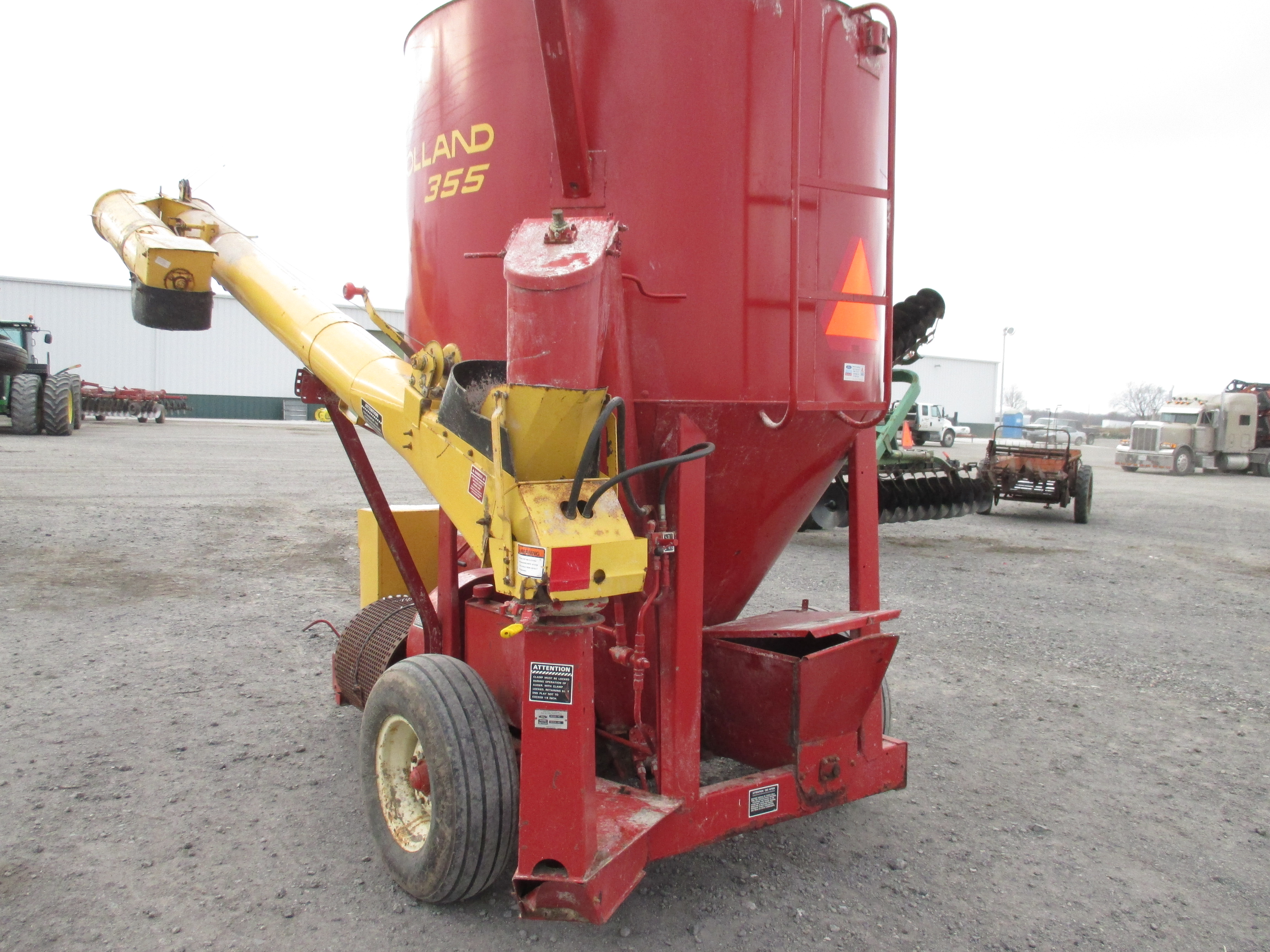 NH 355 882276 GRINDER MIXER