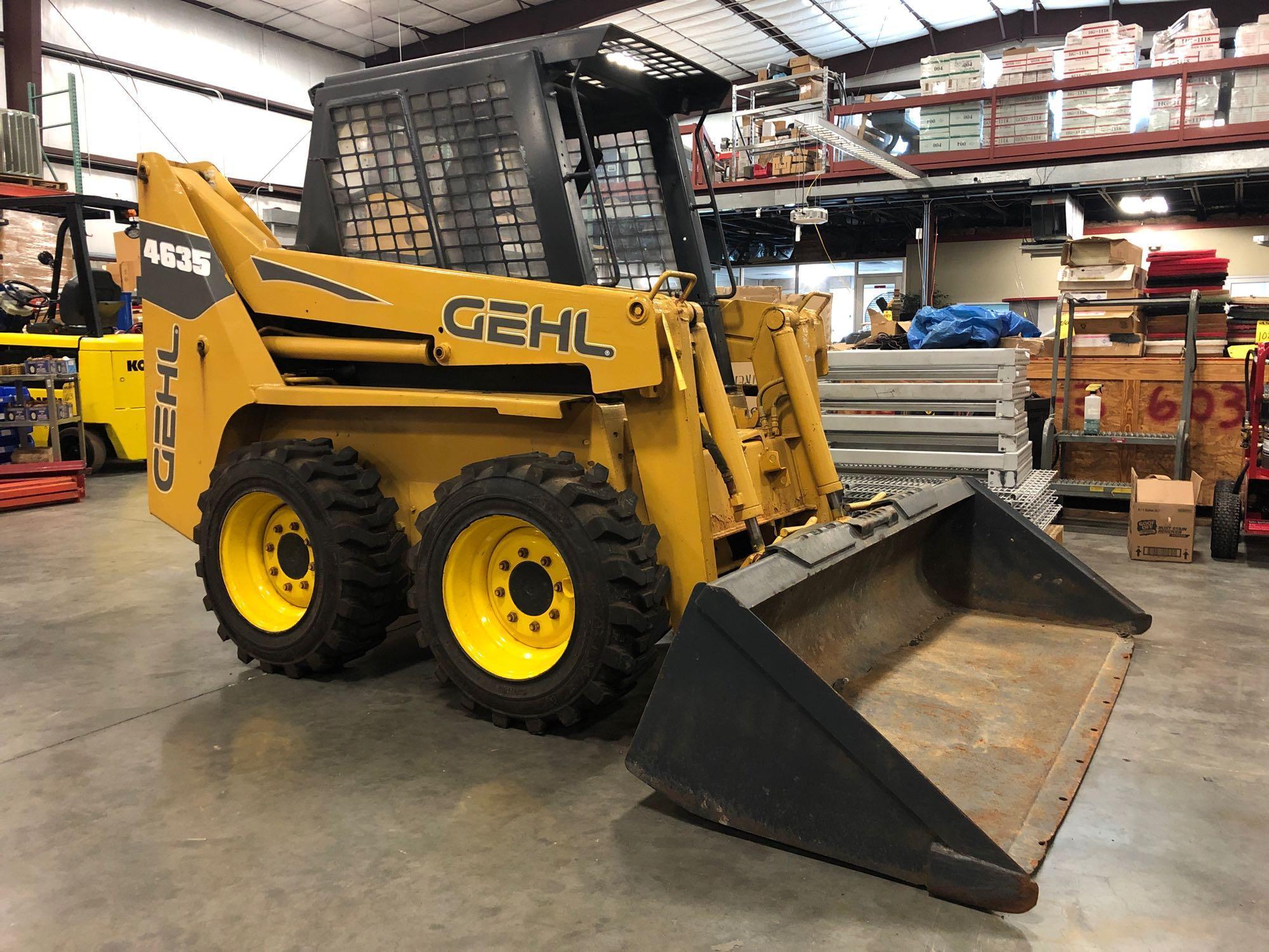 GEHL SL4635 SKID STEER LOADER W/ 7' BUCKET ATTACHMENT, RUNS