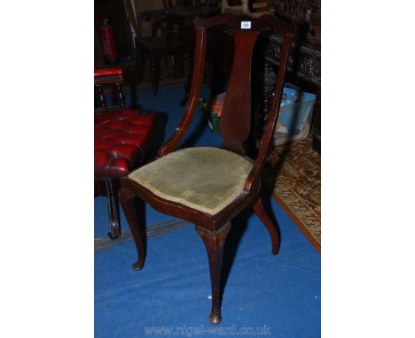 A pretty Mahogany framed early 20th c. Side Chair with shaped splat, cabriole front legs and olive green upholstered seat