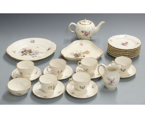 Copenhagen tea service decorated with flowers&nbsp;