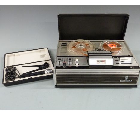 Grundig vintage TK141 reel to reel with original microphone&nbsp;