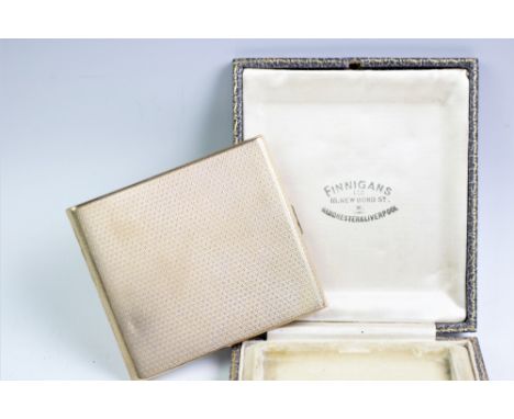 A 9ct yellow gold cigarette case, Birmingham 1923, with engine turned detail, gross weight 110.6gms, 9cm x 7.8cm, within fitt