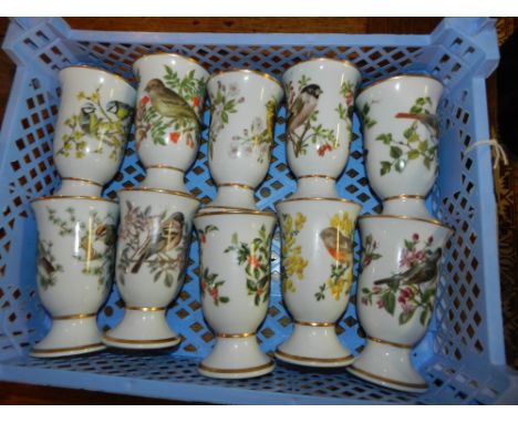 Porcelaine Franklin de Paris, ten porcelain cups depicting studies of birds 