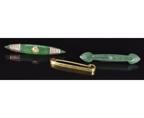 Two nephrite jade brooches with 9ct gold fittings and a 9ct gold tie pin, 1.5g