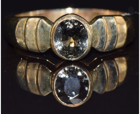 A 9k gold ring set with tourmaline, size M, 3.6g