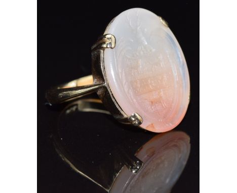 A 9ct gold ring set with a carved agate intaglio depicting a crest, size P, 8.4g