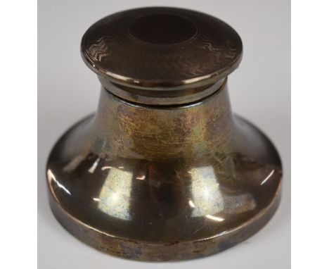 George V hallmarked silver inkwell with engine turned lid, London 1919, maker's mark C&amp;A, height 5cm