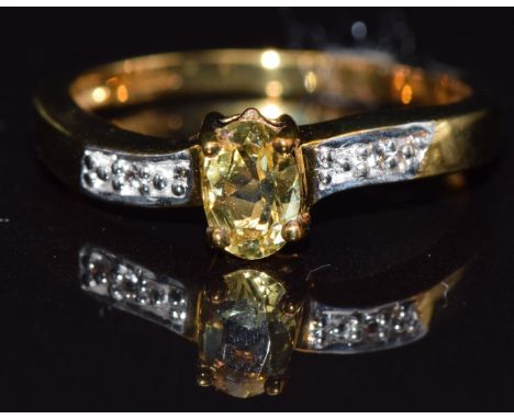 A 9k gold ring set with golden beryl and white topaz, size N, 2.3g