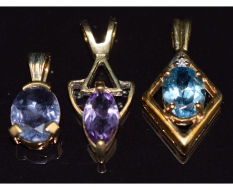Three 9ct gold pendants set with amethyst, topaz and quartz, 4g