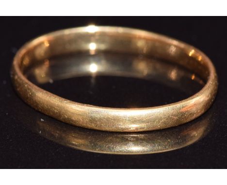 A 22ct gold wedding band/&nbsp;ring, size N, 2g