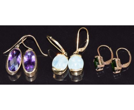 Three pairs of 9ct gold earrings set with amethyst, diopside and quartz, 11.7g&nbsp;