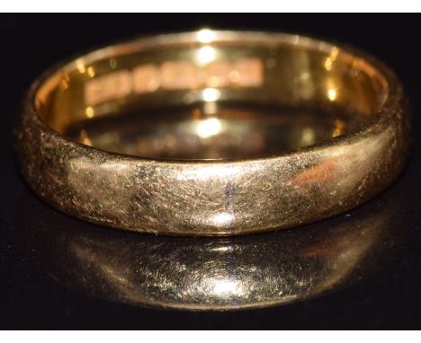 A 22ct gold wedding band/ ring, size J, 4.2g