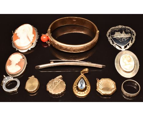 Two silver brooches set with cameos, silver brooch, 9ct gold and silver ring, two 9ct gold back and front lockets, rolled gol