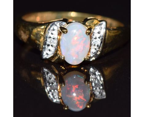 A 9k gold ring set with opal and diamond, size P, 3.1g