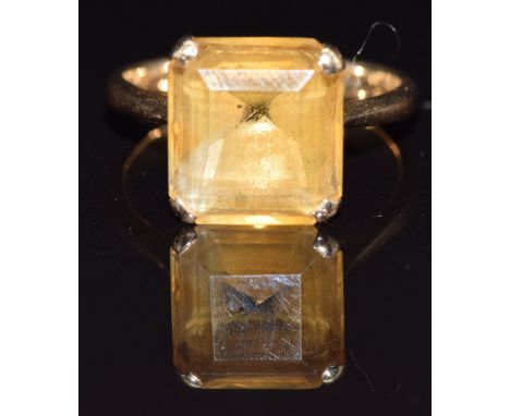 A 9ct gold ring set with a citrine, size N, 3.6g